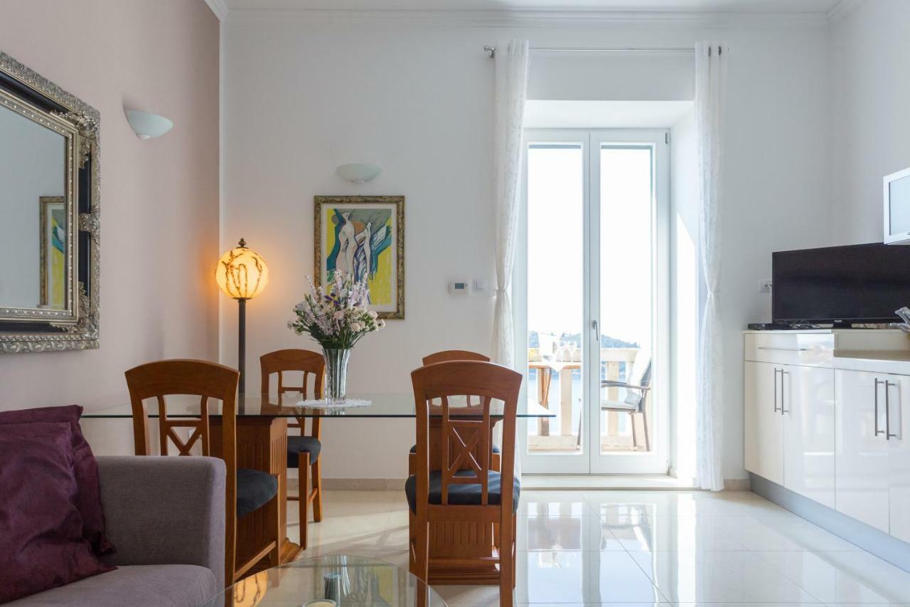Victoria Apartment
